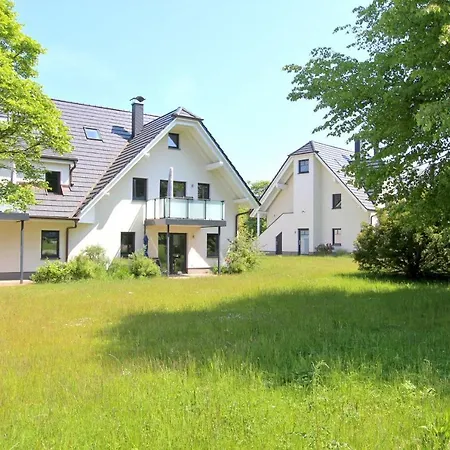 Rex Rugia: Beachfront With Terrace And Access Apartment Lobbe